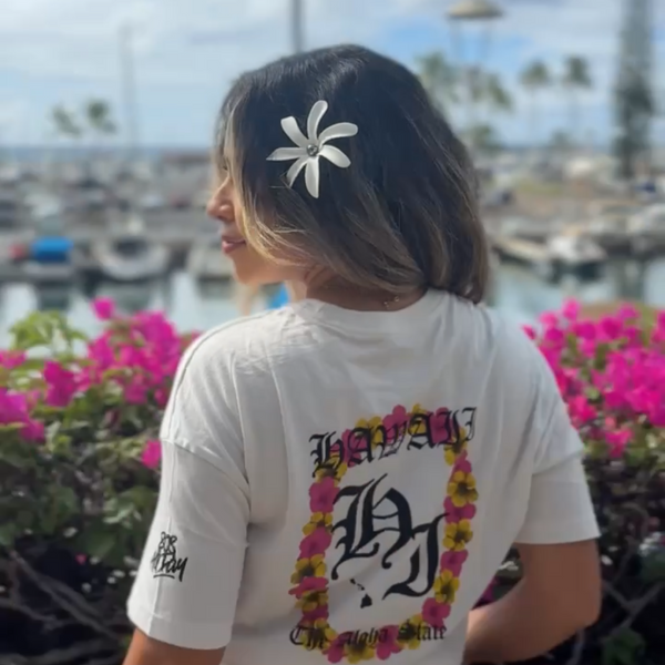 808ALLDAY Women's Vintage White Hibiscus Lei T-Shirt