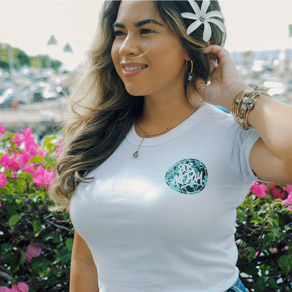 808ALLDAY Women's White/Teal Circle Floral Tag Crop Top